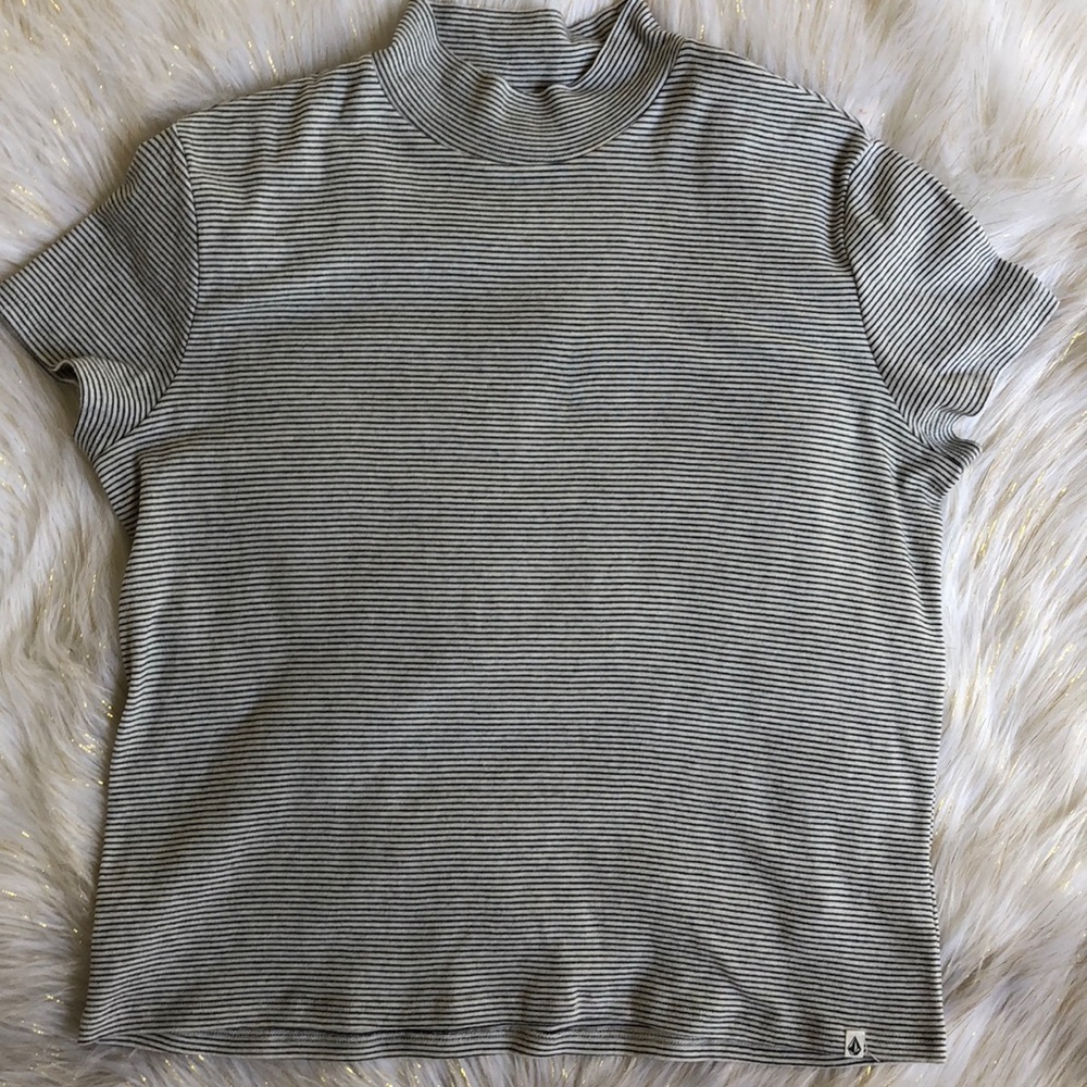 ⭐️Volcom top